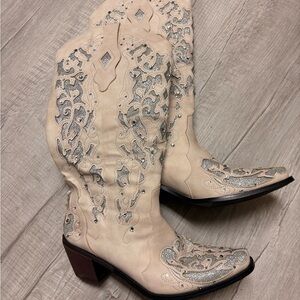 Women’s pointed toed boots.